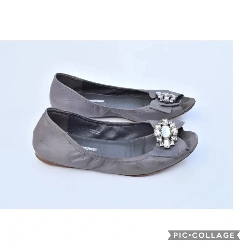 Vera Wang Lavender label ballet flats